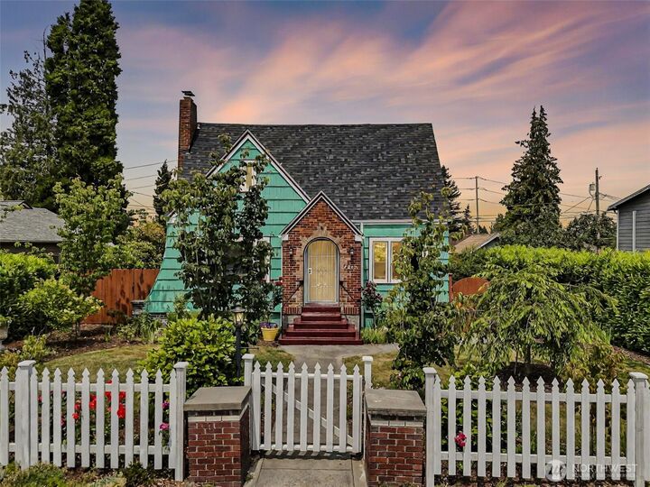 Property Photo:  2215 E Sherman Street  WA 98404 