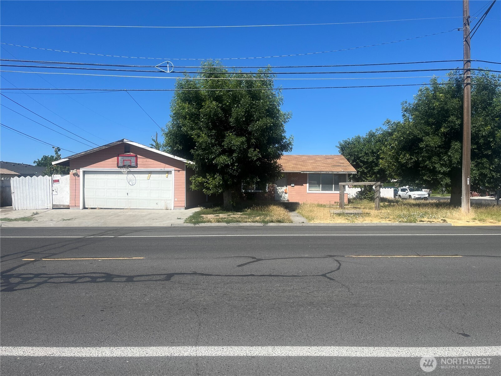 Property Photo: 307 3rd Avenue NE WA 98848