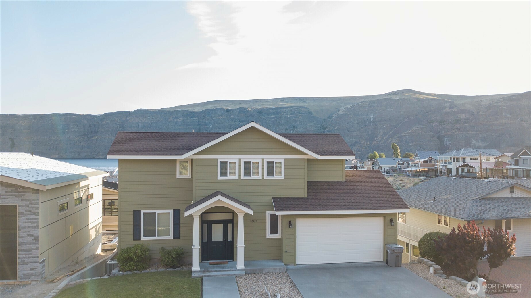 Property Photo: 1071 S Section Place WA 98848