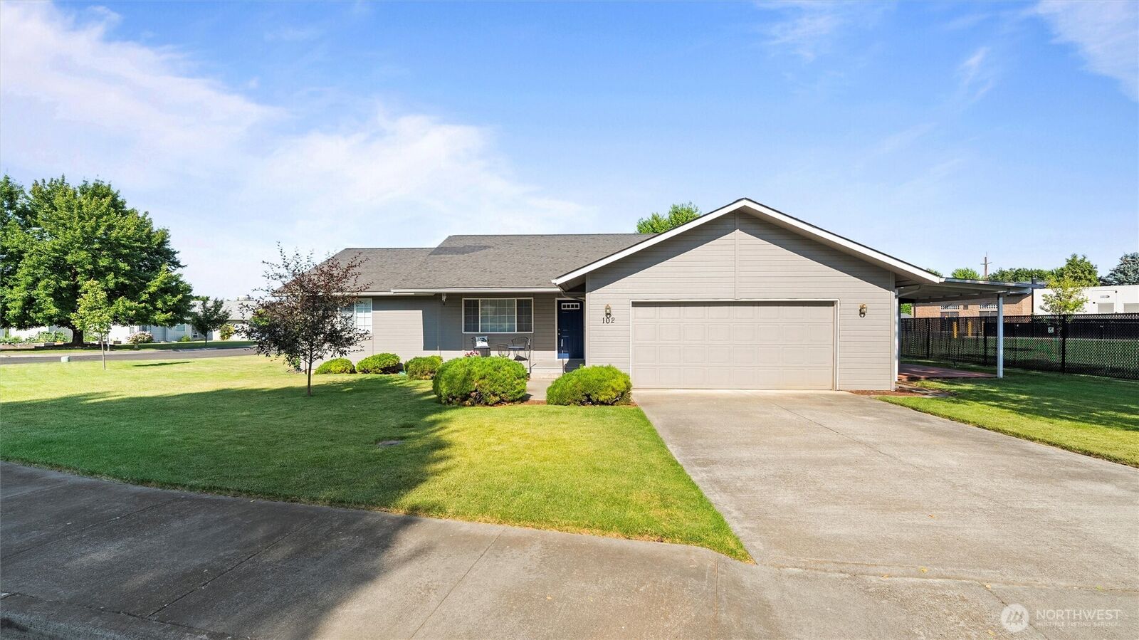 Property Photo: 102 SE Maple WA 99324