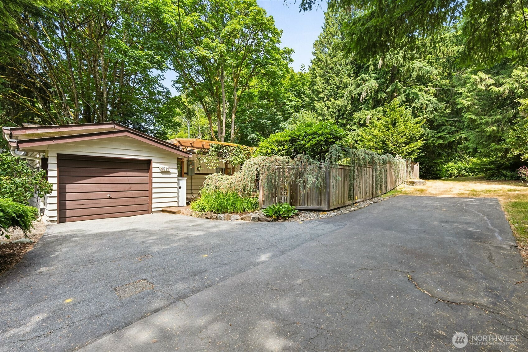 4012 NE 197th St  Lake Forest Park WA 98155 photo