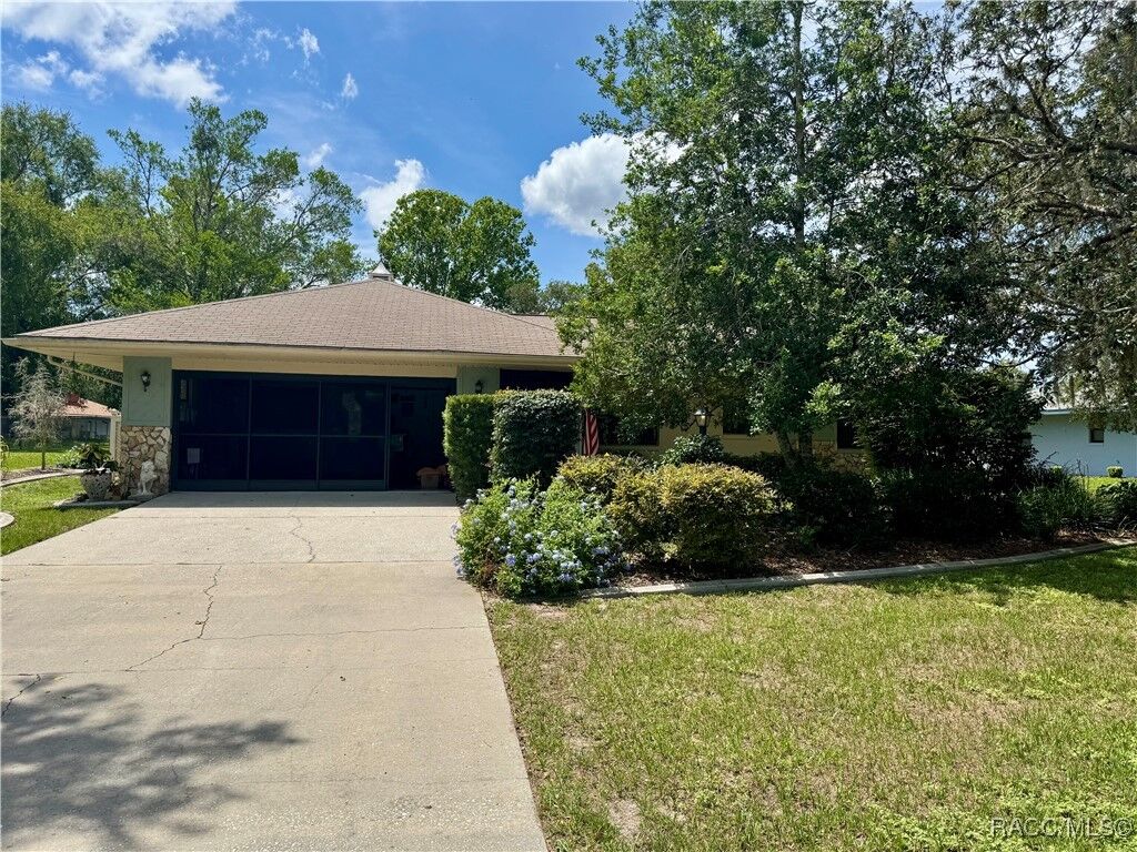 Property Photo: 3441 S Crossbill Loop FL 34450