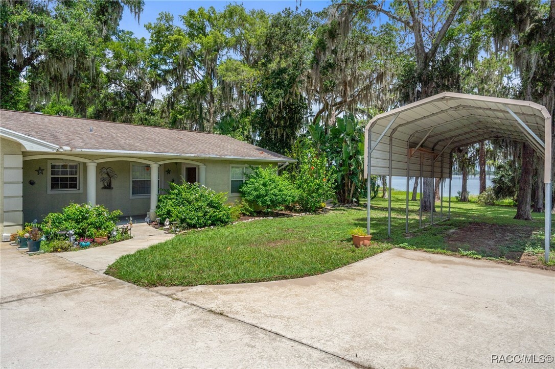 Property Photo: 4015 E Parsons Point Road FL 34442