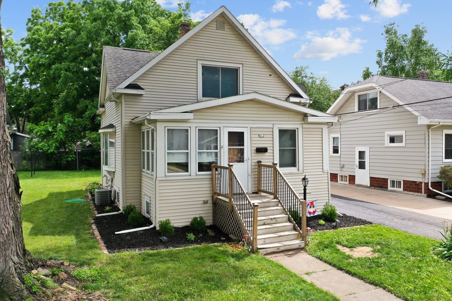 Property Photo:  911 W Bent Avenue  WI 54901-2813 