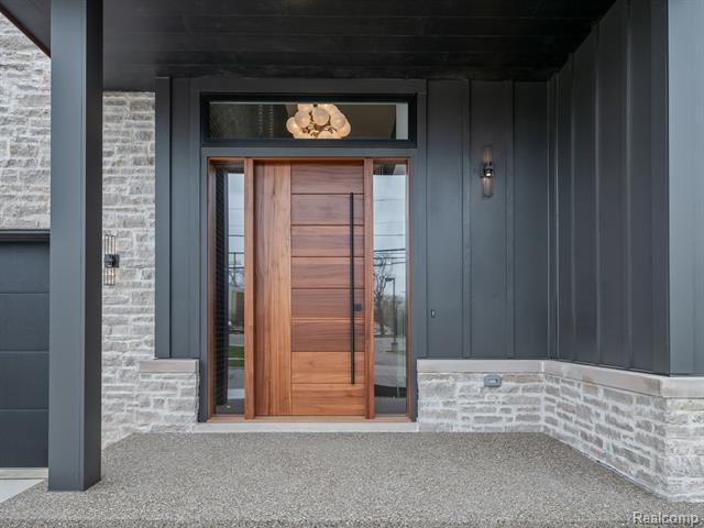 Property Photo:  1220 N Pine Street  MI 48307 