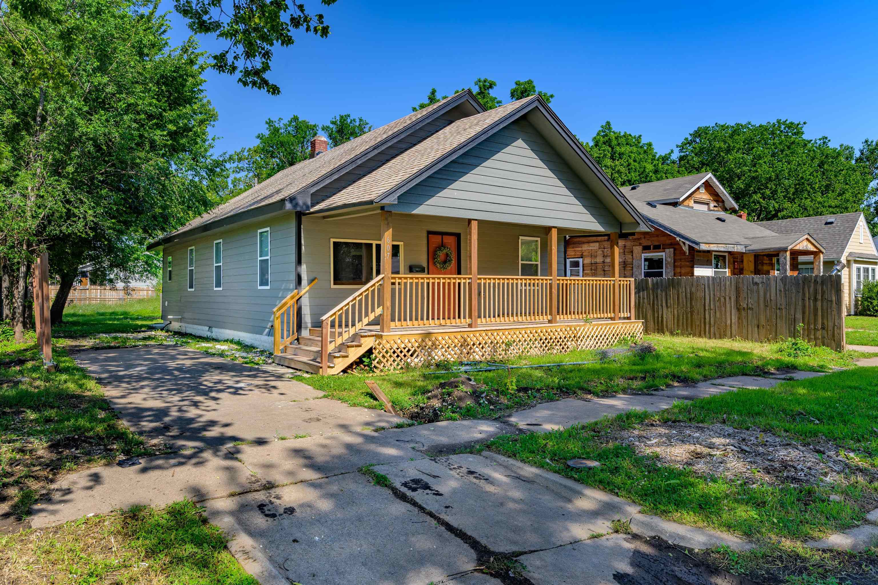 Property Photo: 607 N Spruce St KS 67214