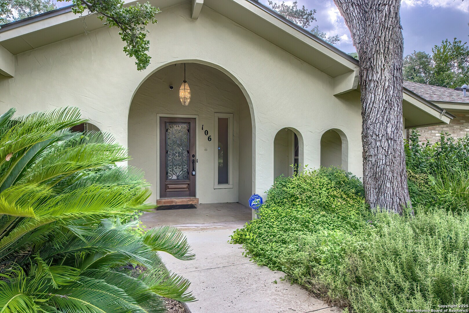 Property Photo:  106 Avenida Del Sol  TX 78232 