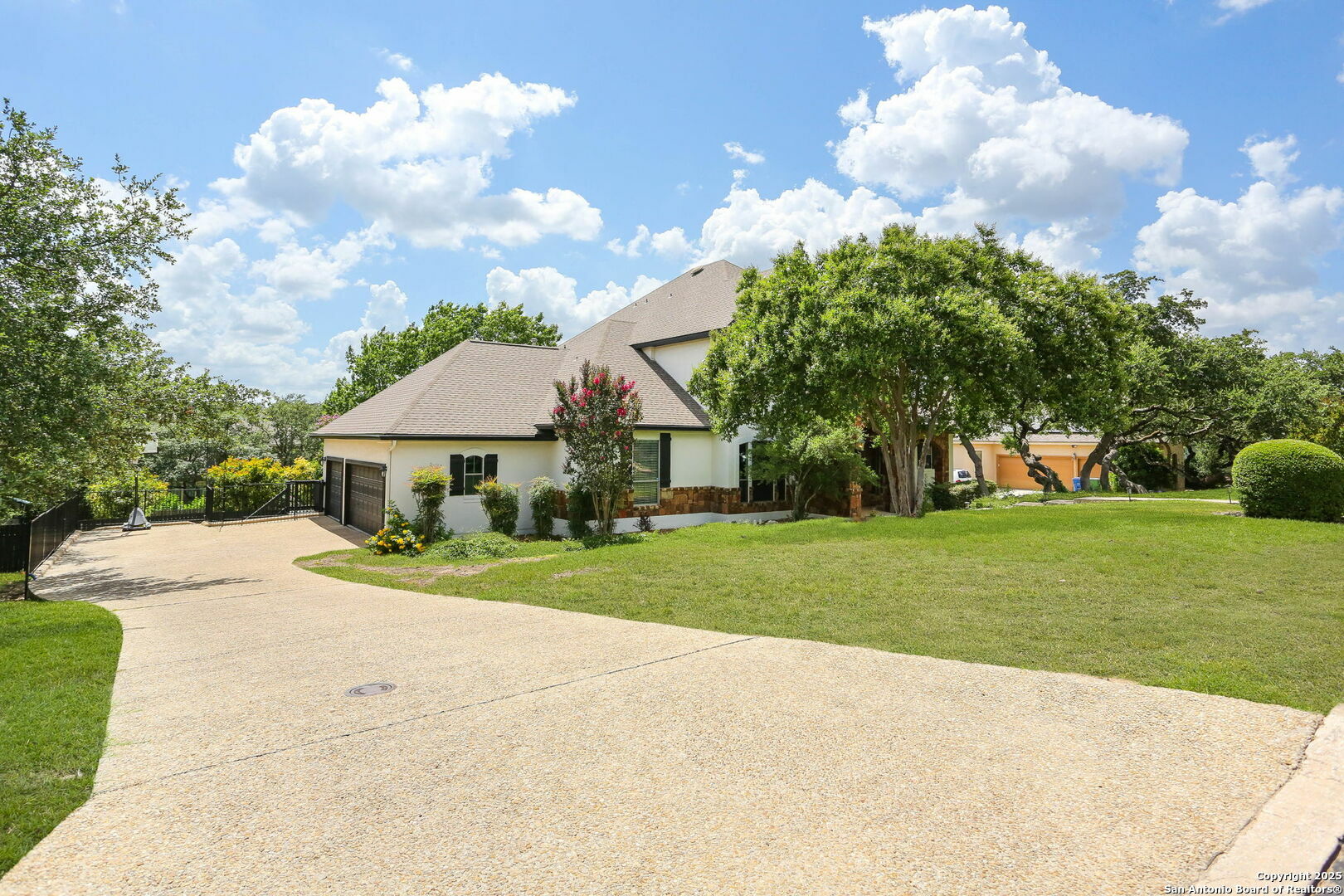 Property Photo: 3231 Roan Way TX 78259