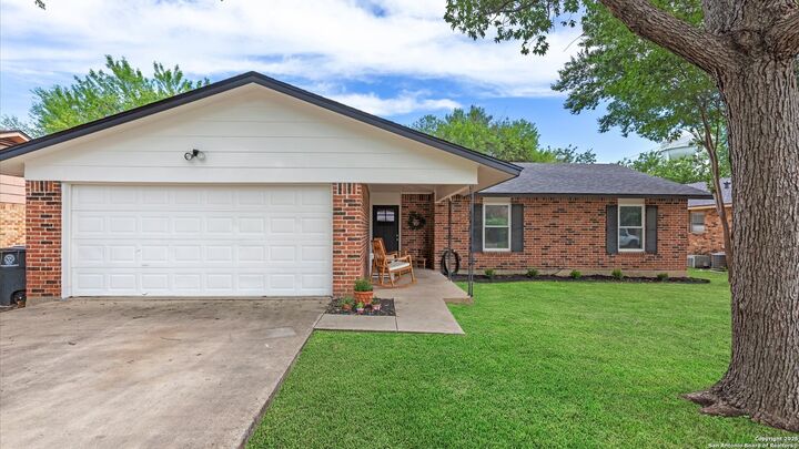 Property Photo: 1406 Shannon Circle TX 78130