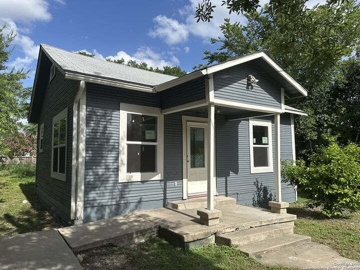 606 NW 20th  San Antonio TX 78207 photo