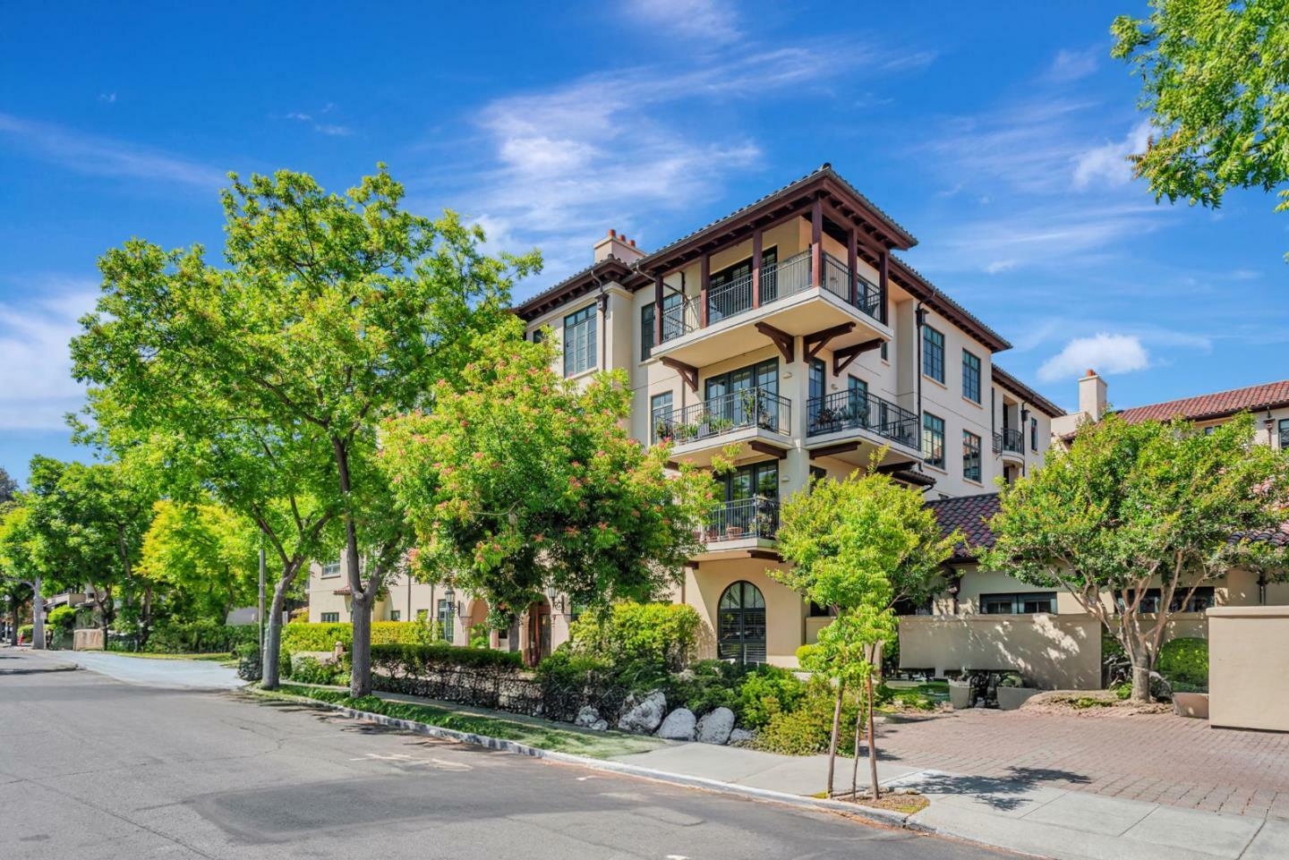 Property Photo: 555 Byron Street 105 CA 94301