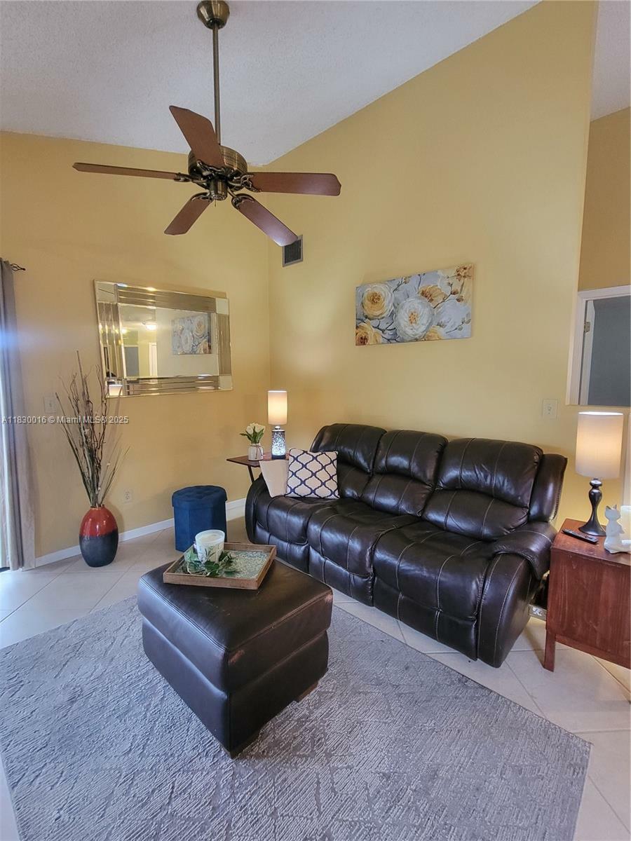 Property Photo: 810 SW 113th Ter FL 33025