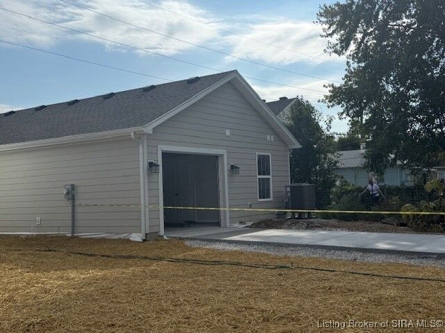 Property Photo:  2107 E Market Street  IN 47150 