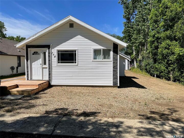 Property Photo: 118 2nd Street E SK S0H 2K0