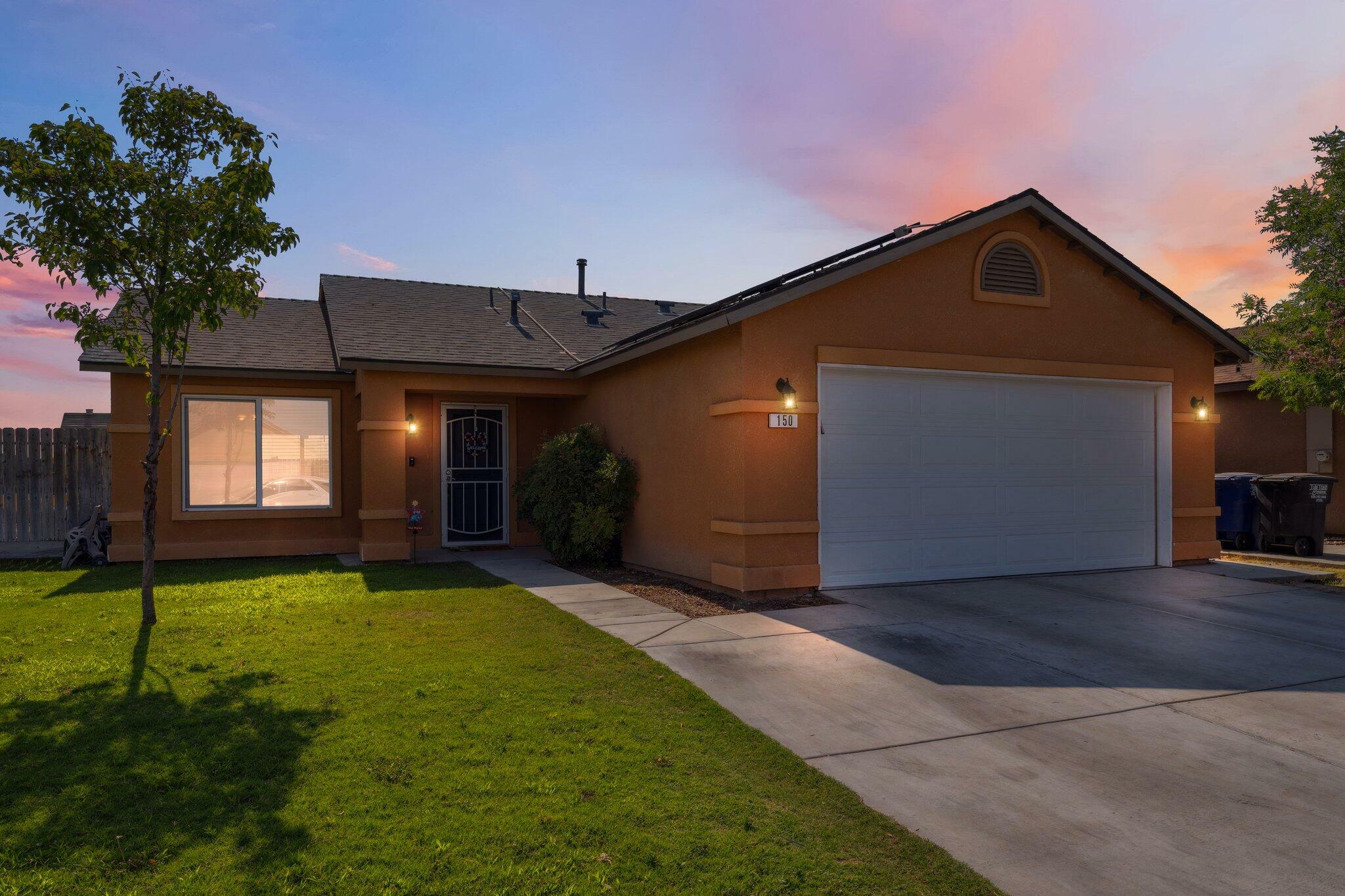 Property Photo:  150 Wawona Street  CA 93212 