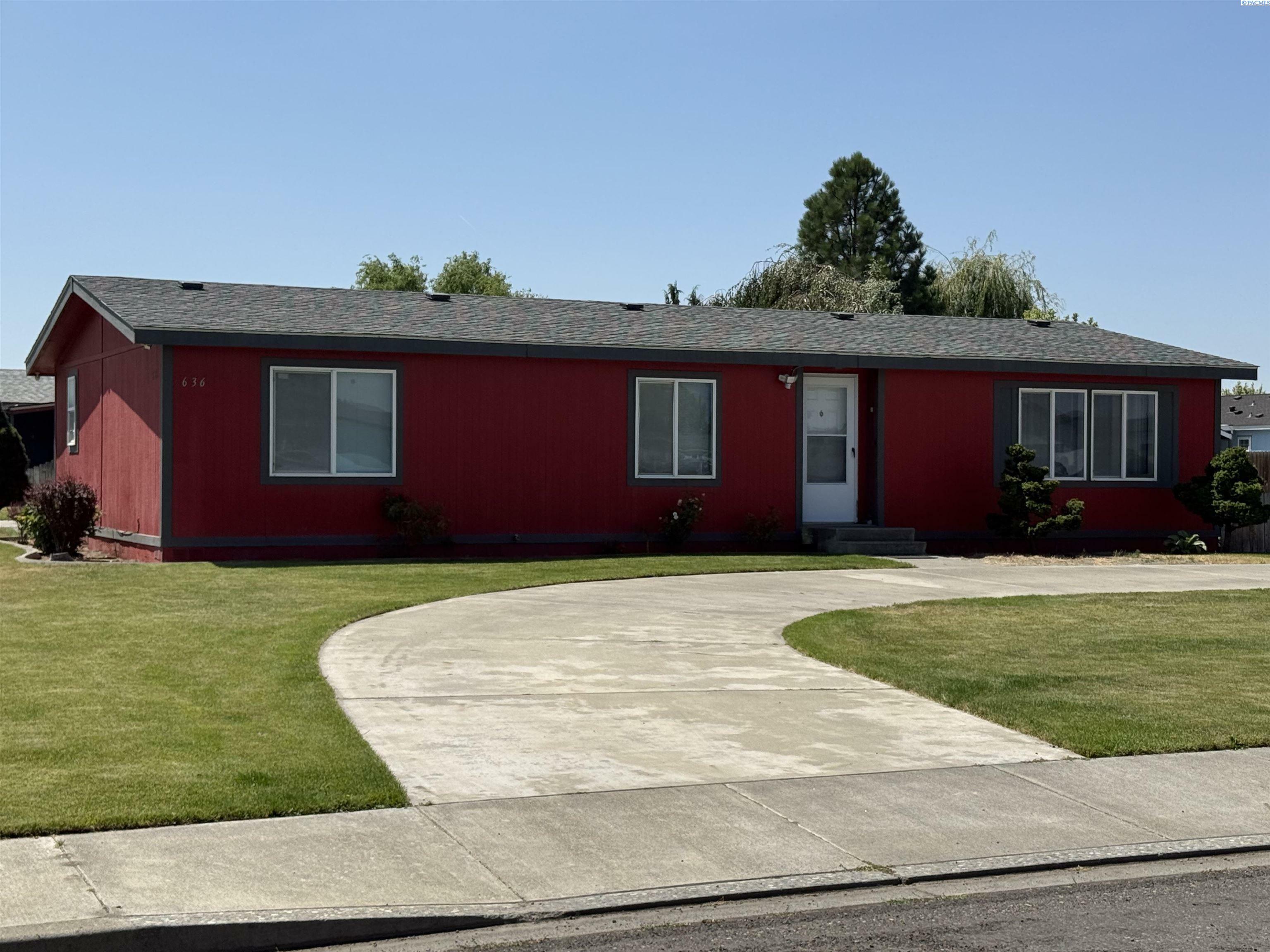 Property Photo: 636 N Hugo Ave WA 99301