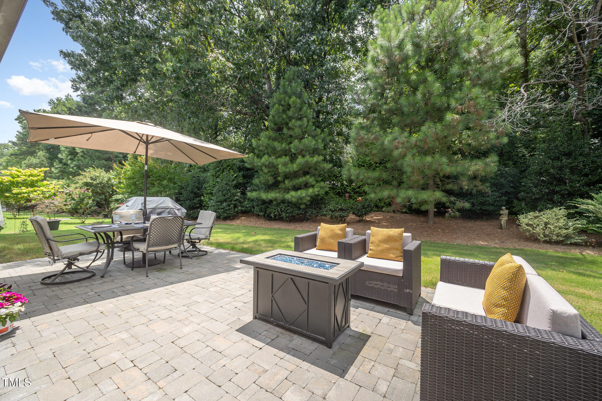 Property Photo: 3037 Willow Ranch Drive NC 27526