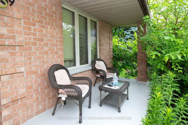 Property Photo:  39 Adrians Way  ON N5V 4G1 