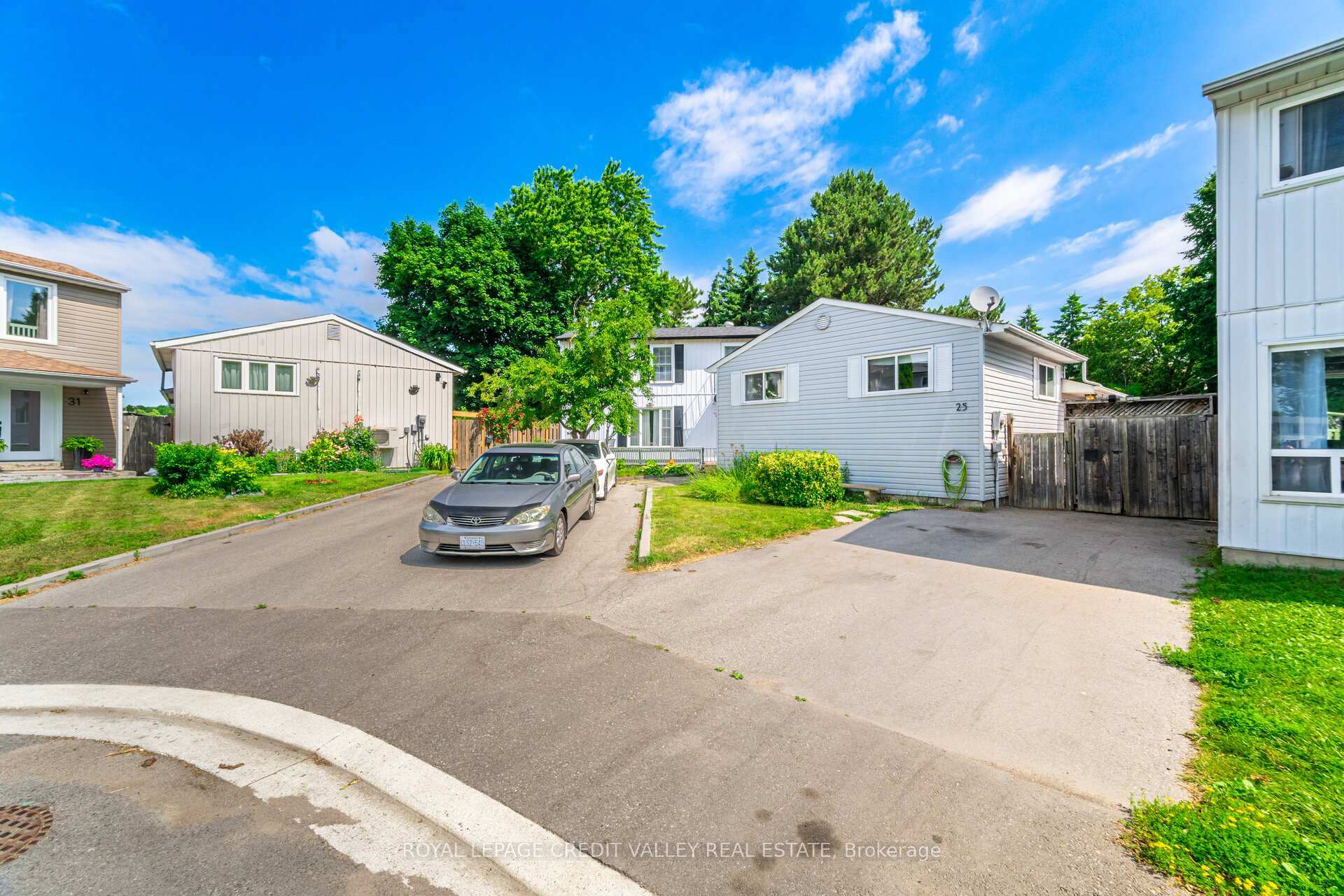 Property Photo: 25 Huntingwood Crescent ON L6S 1S5