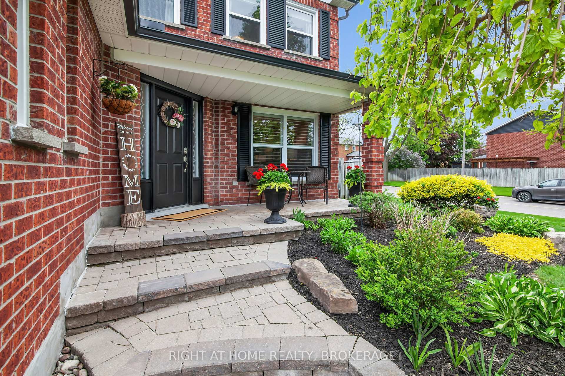 Property Photo: 10 Ennisclare Place ON L1R 1R9