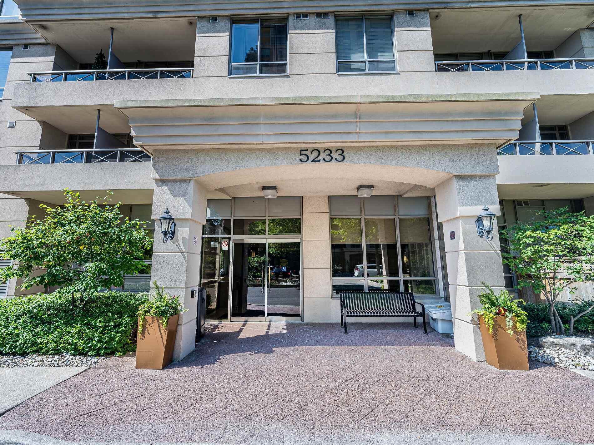 Property Photo: 5233 Dundas Street W #1428 ON M9B 6M1