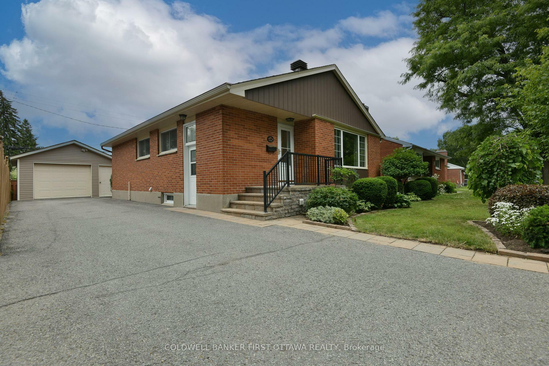 Property Photo:  2366 Drury Lane  ON K2C 1G5 