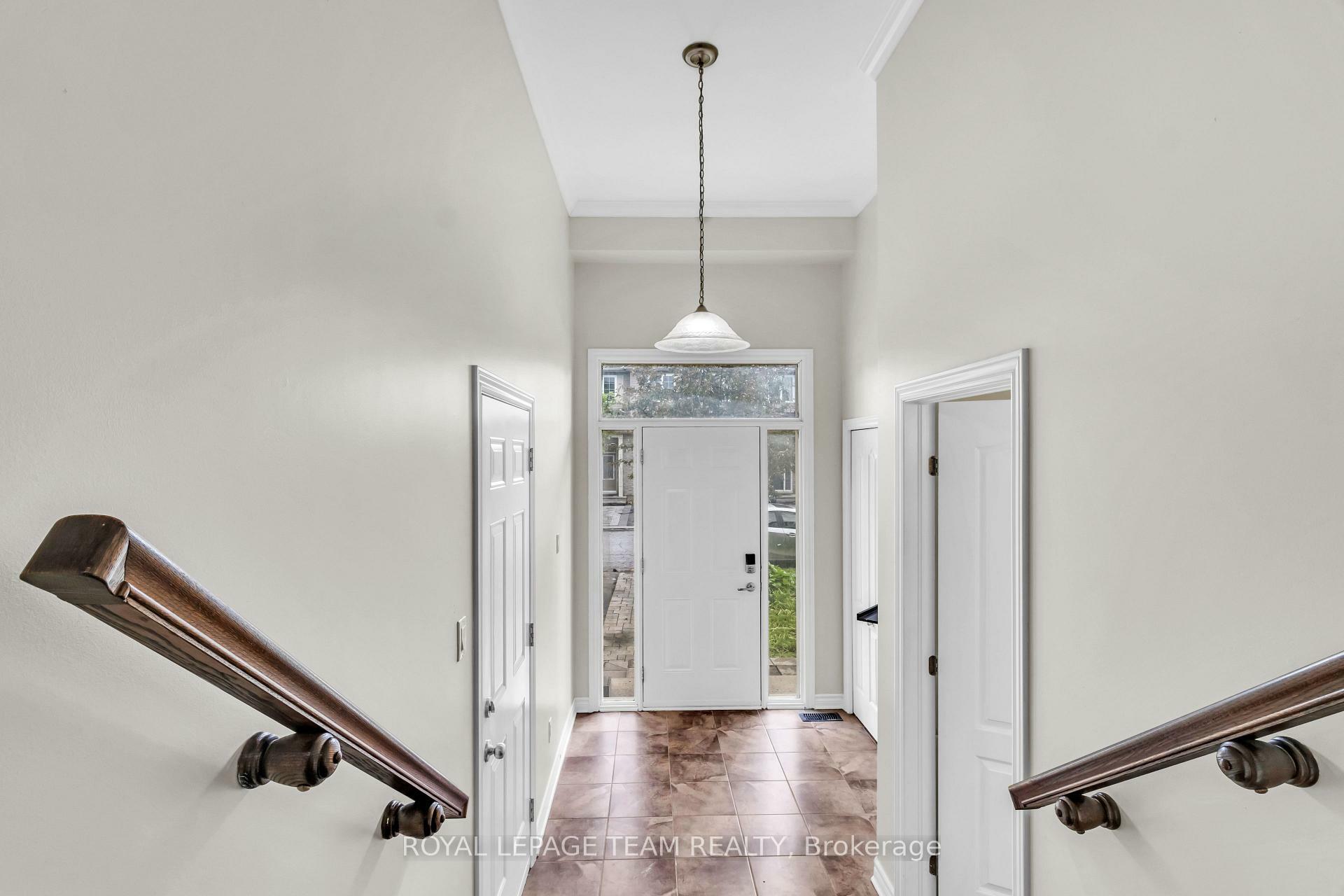 Property Photo: 275 Broxburn Crescent ON K2J 0N8