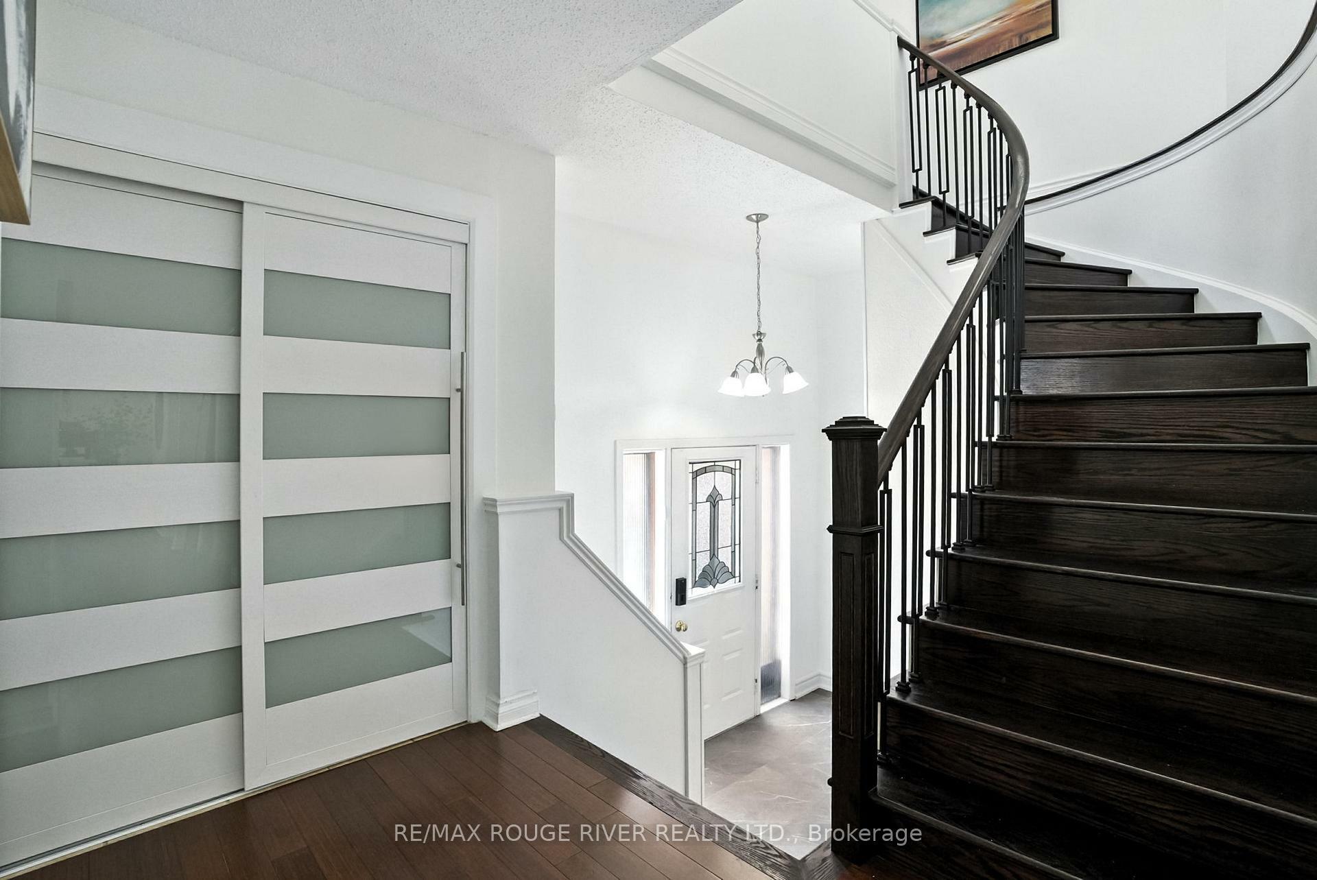 Property Photo: 26 Longfellow Court ON L1N 6V7