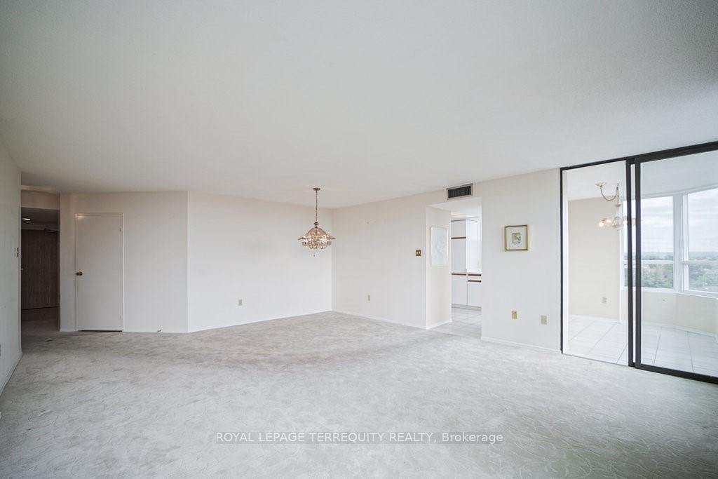 Property Photo: 7601 Bathurst Street 615 ON L4J 4H5