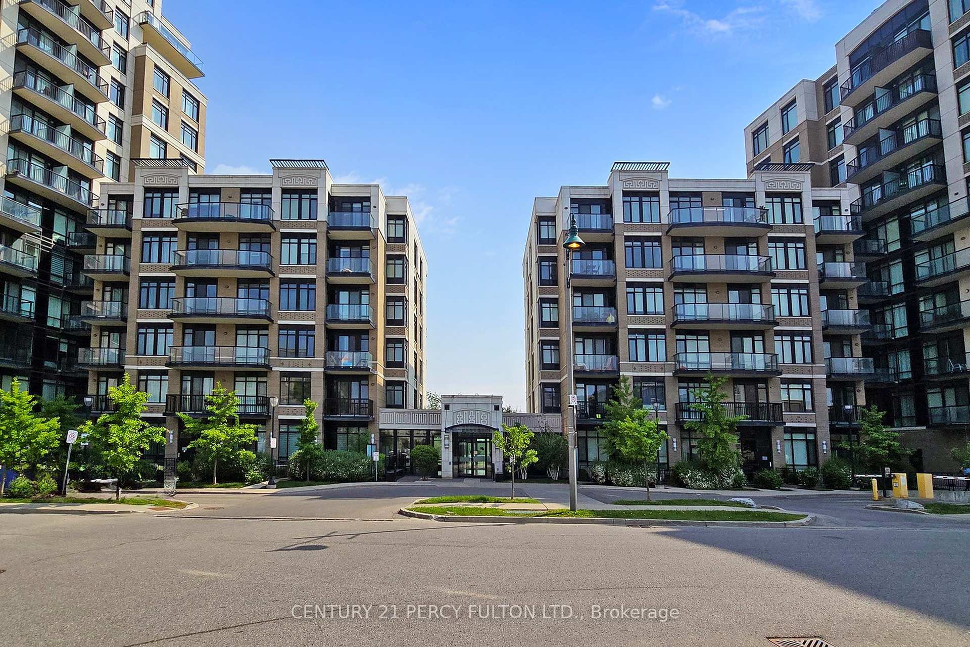 Property Photo: 131 Upper Duke Crescent 207 ON L6G 0C9