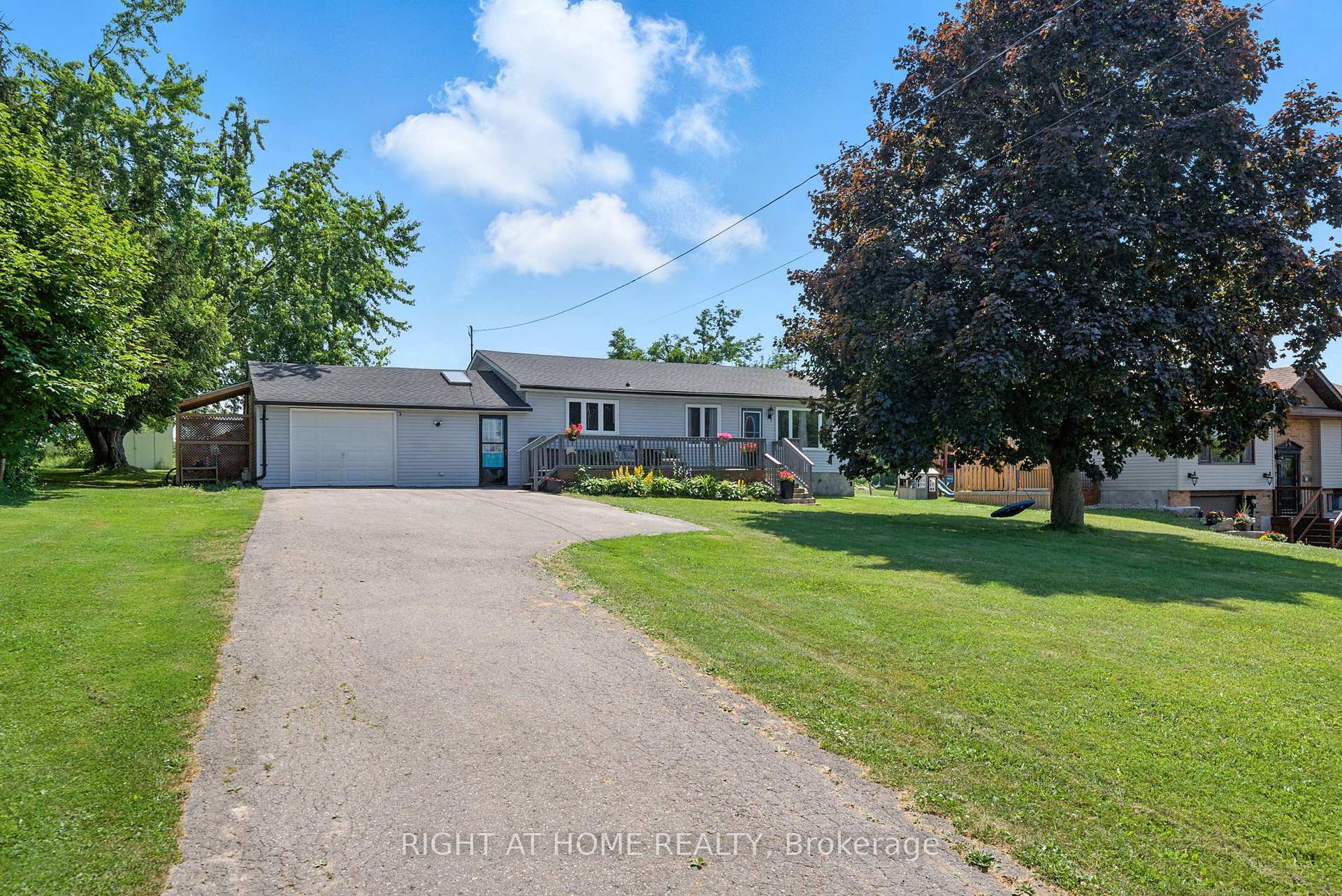 Property Photo: 831 Kimberly Drive ON K0L 1T0