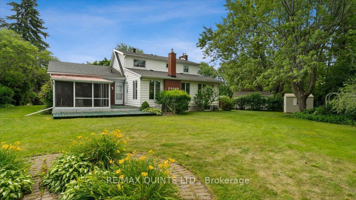 Photo de la propriété: 8 Enid Court ON K8P 1G3