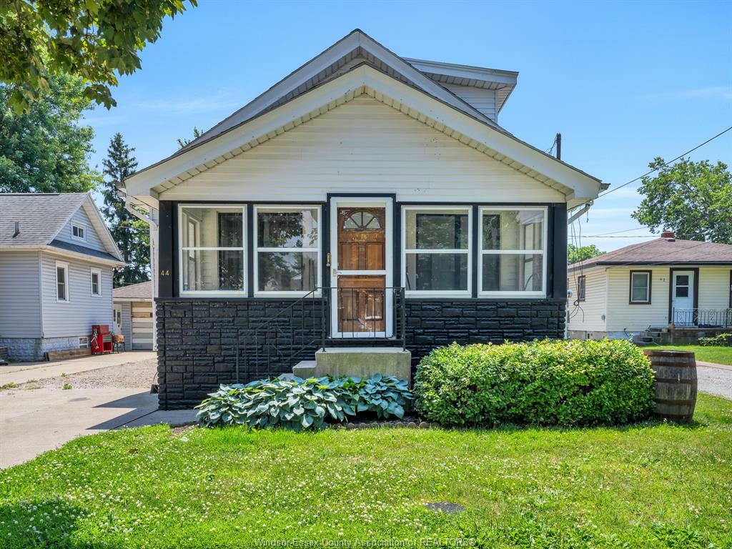 Property Photo: 44 Robinson St ON N8H 1Y8