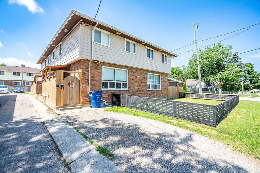 Property Photo: 22 Taylor Avenue ON N7L 2T5