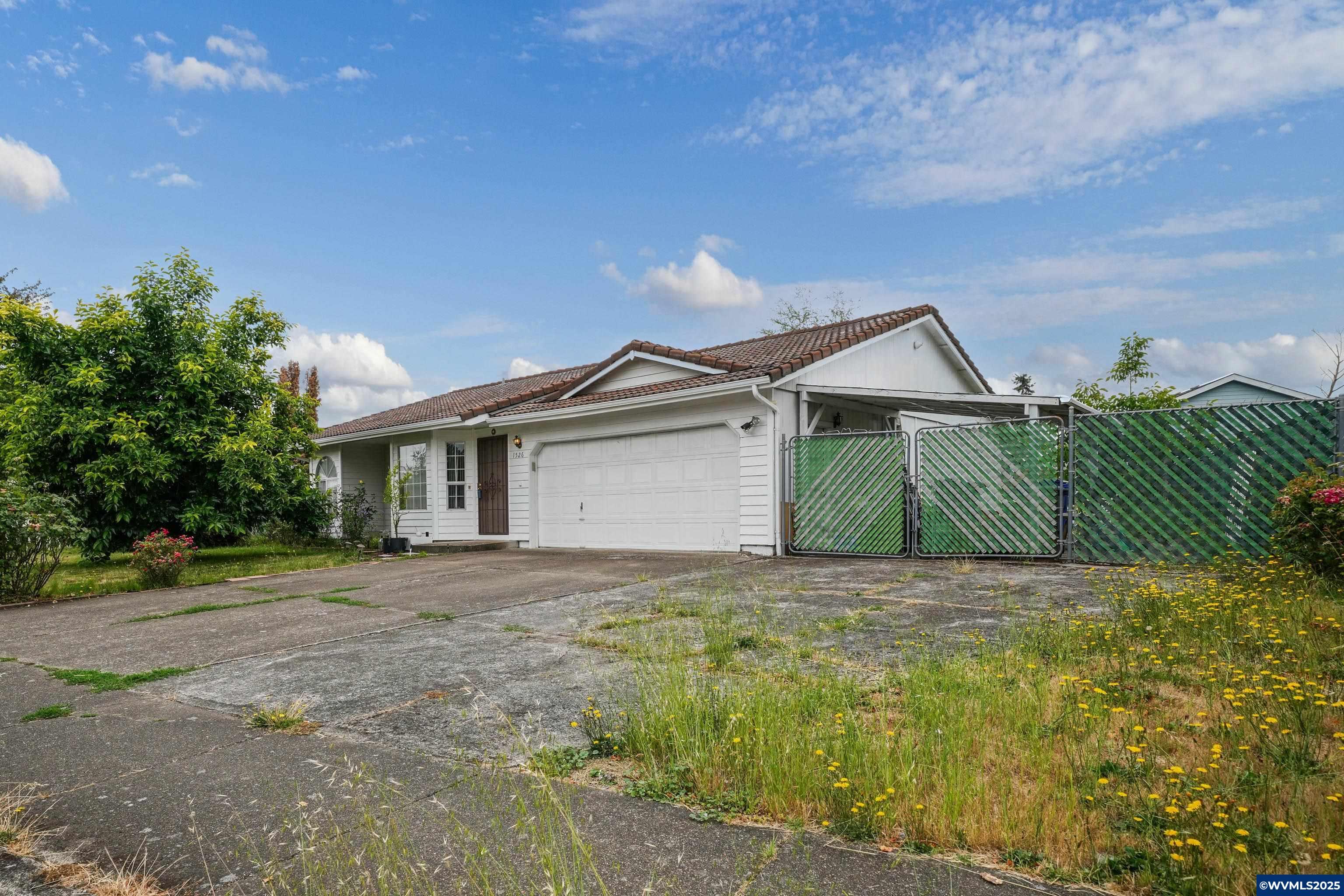 Property Photo:  1526 Royalty Dr NE  OR 97301 
