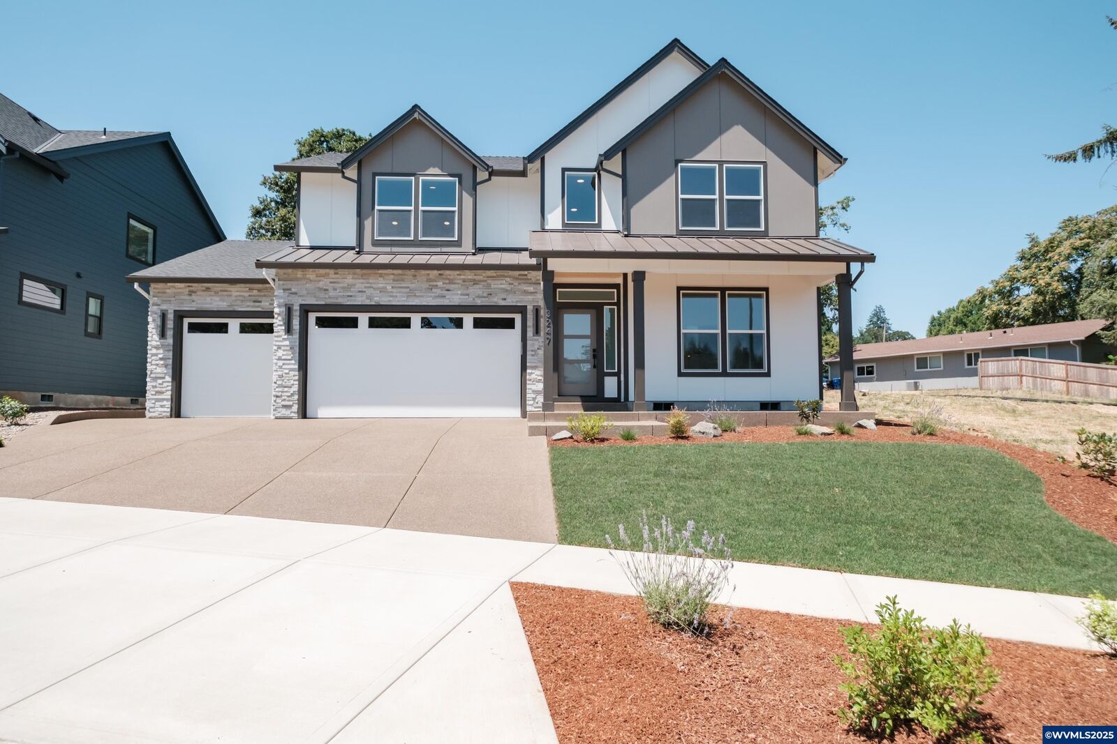 Property Photo: 3247 Doughton St S OR 97302