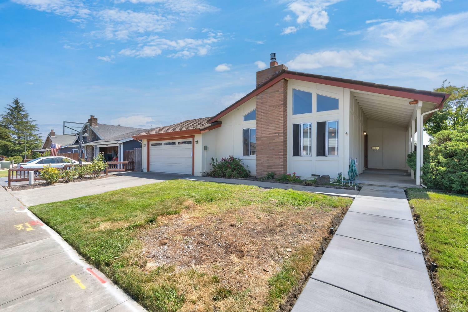 Property Photo: 916 Catalpa Way CA 94954