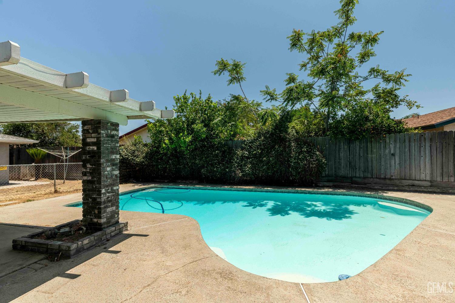 Property Photo:  4713 Perris Way  CA 93309 