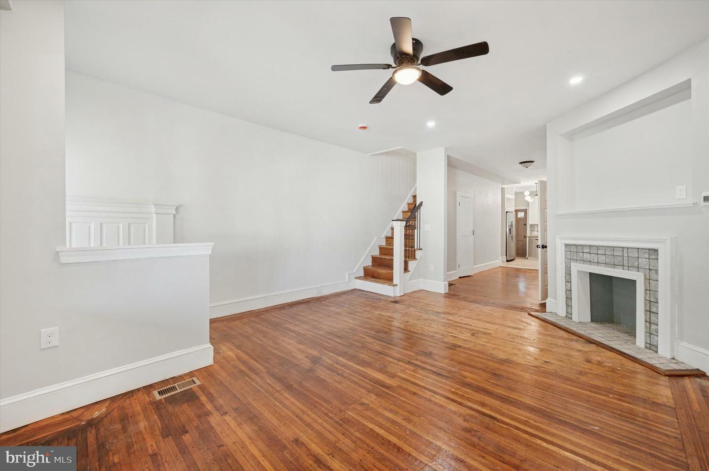 4933 N 10th Street  Philadelphia PA 19141 photo