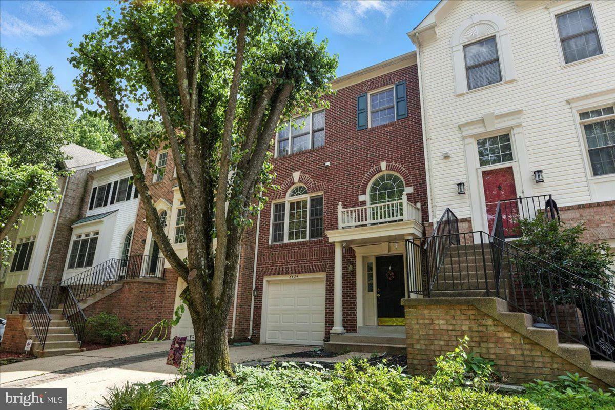 Property Photo: 6634 Frost Lake Lane VA 22315