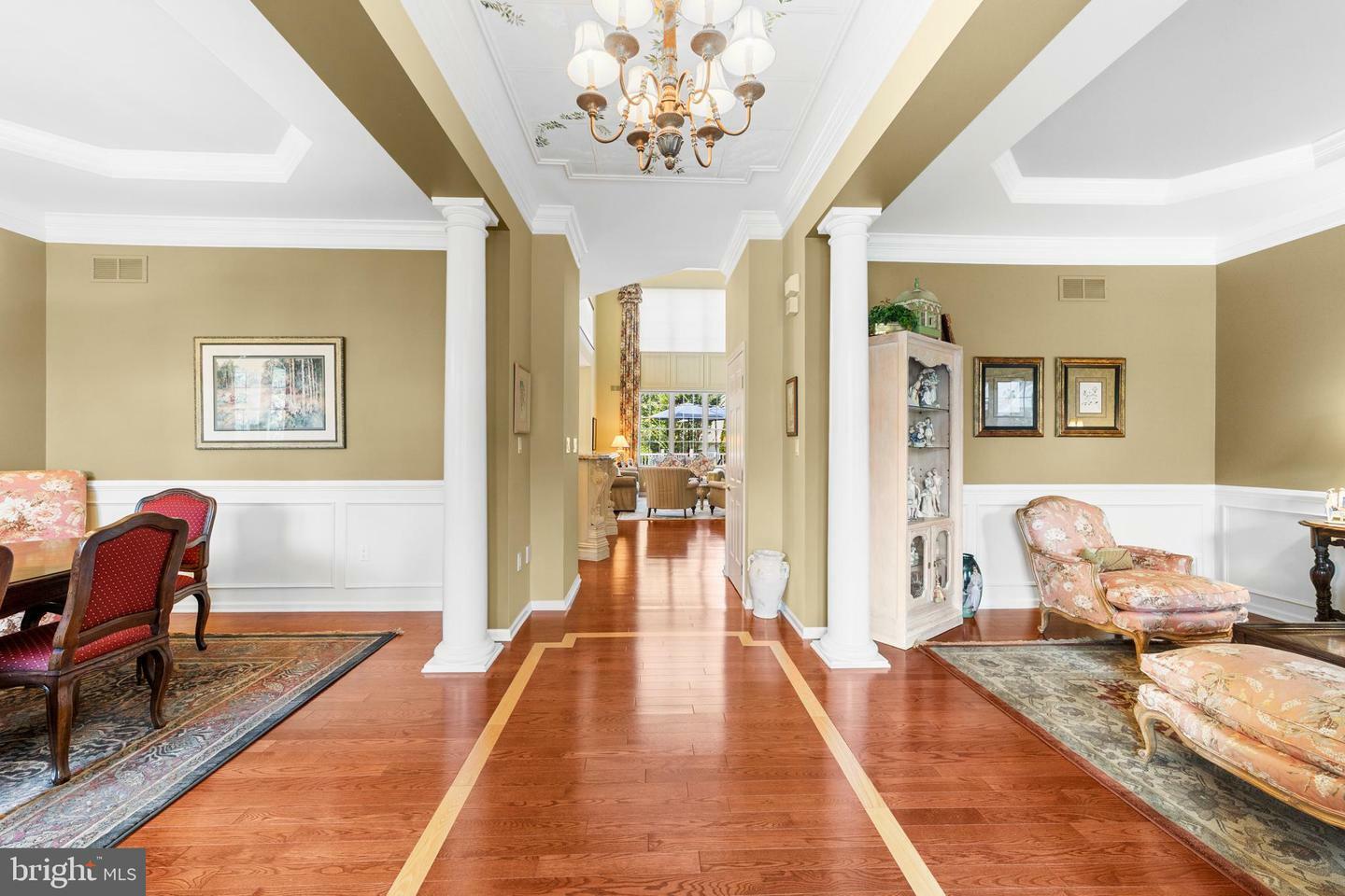 Property Photo:  8 Tamarack Road  NJ 08831 