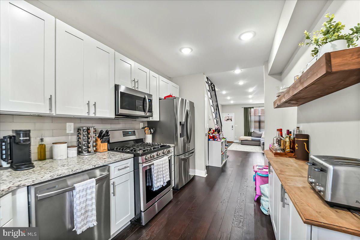 Property Photo: 1541 S Chadwick Street PA 19146