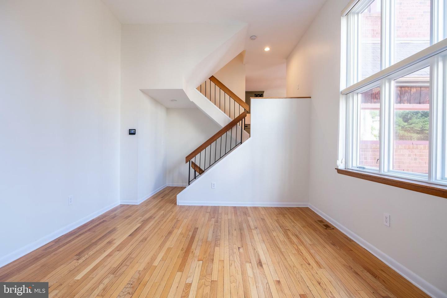Property Photo: 129 Catharine Street 4 PA 19147