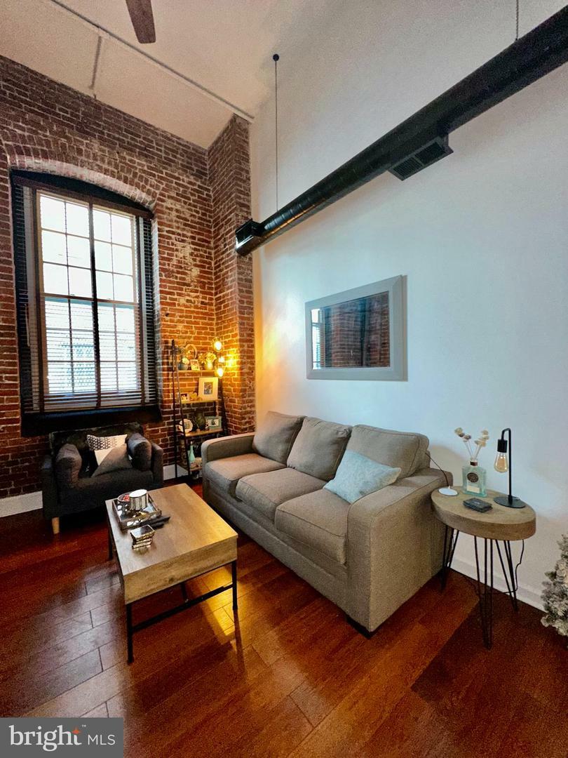 Property Photo: 130 N Bread Street 36 109 PA 19106