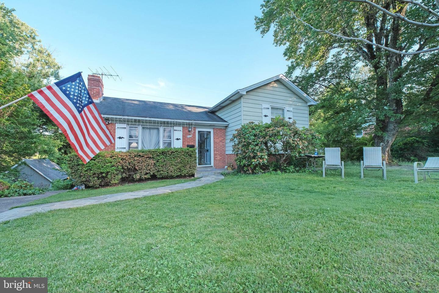 Property Photo:  2125 McKay Street  VA 22043 