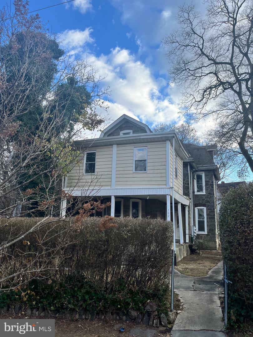 Property Photo: 702 Oak Lane Avenue PA 19126