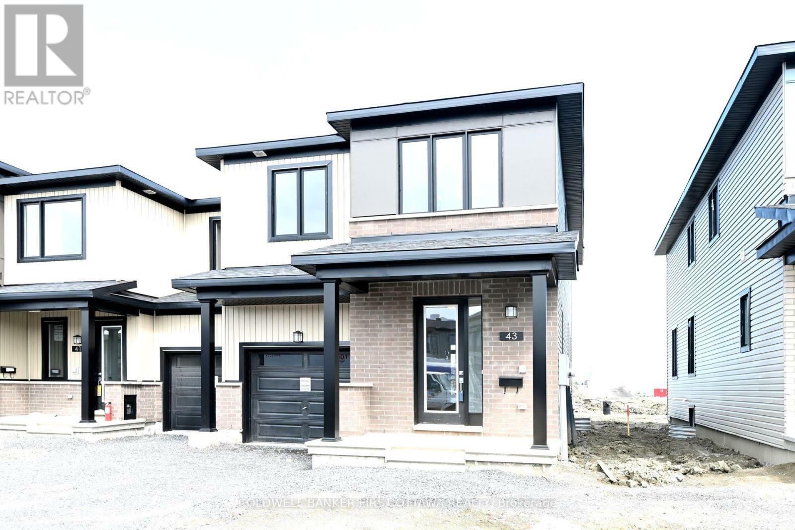 Property Photo: 43 Chemin De Jargeau Street ON K1W 0S7