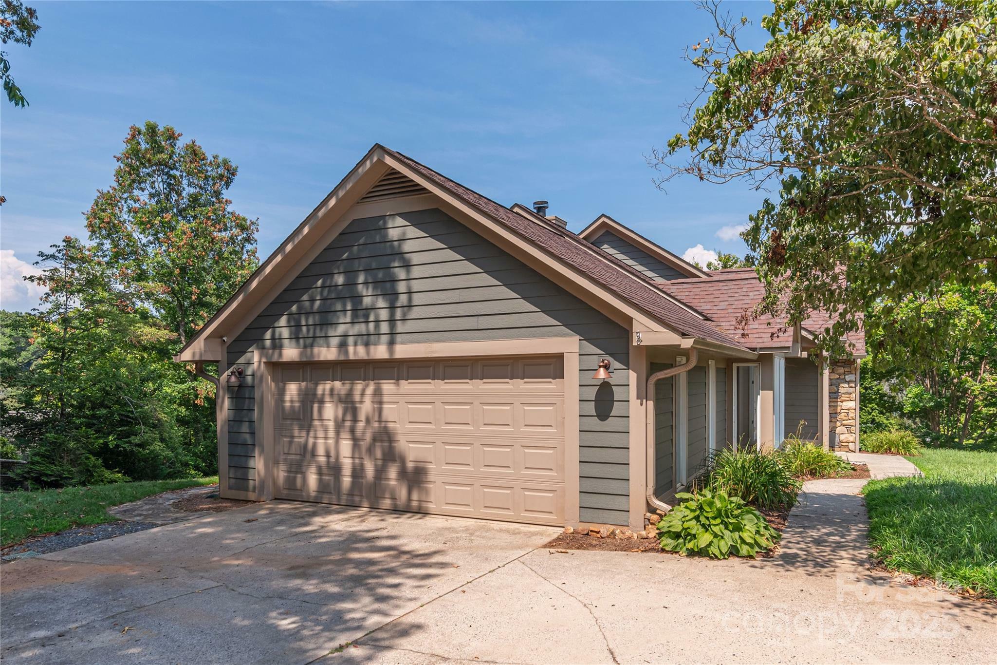 Property Photo: 2 New Cross South S NC 28805
