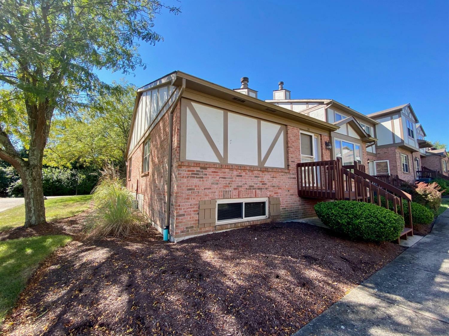 Property Photo:  16 Fairgreen Circle  OH 45014 