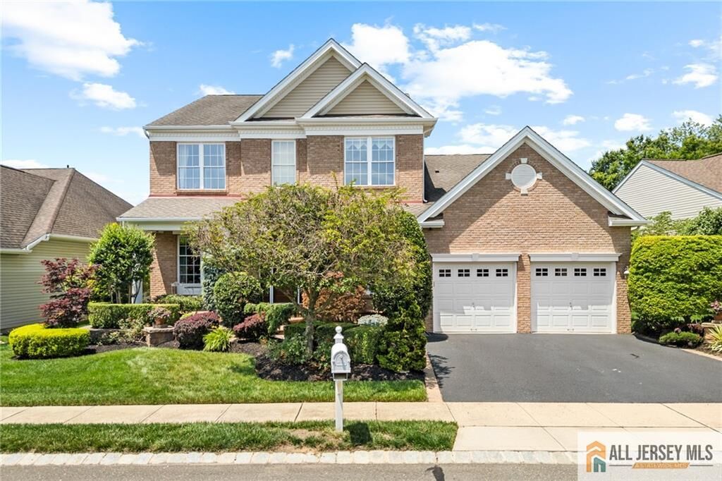 Property Photo:  8 Tamarack Road  NJ 08831 